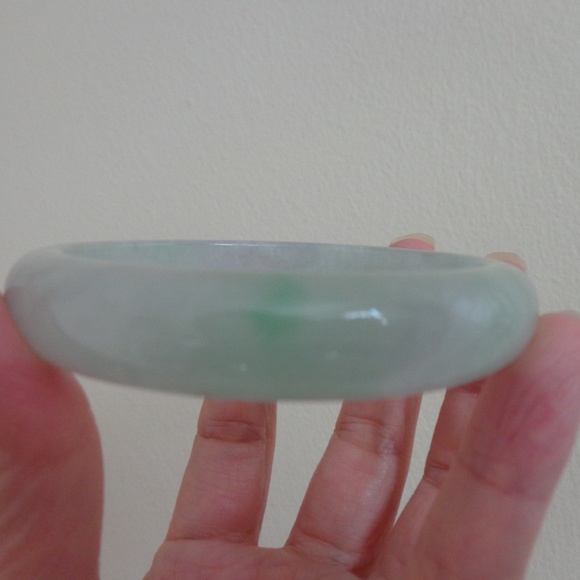 lavender jade bangle - Picture 5 of 7